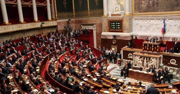 Fransa meclisi olağanüstü hali uzattı