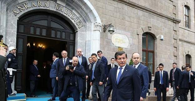 Başbakan Davutoğlu Ankara Valiliğinde brifing alıyor