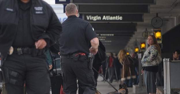 ABD'de iki Müslüman kadın uçaktan indirilerek sorgulandı