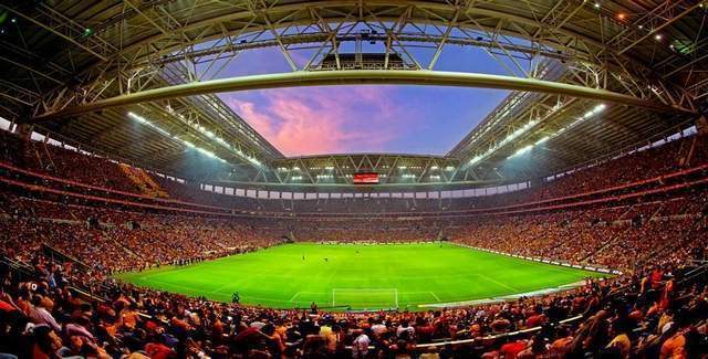 Galatasaray Fenerbahçe derbi maçının ertelenmesi dünya basınında