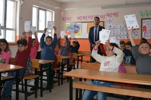 Bitlis'in Tatvan ilçesi Kırkbulak Köyü öğrencileri kitap yazdı.