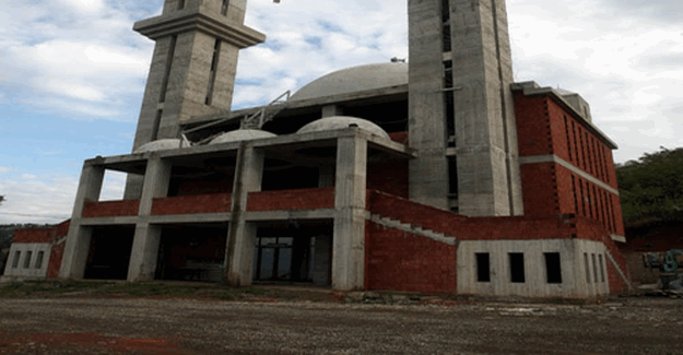 Trabzon'da tartışmalı Cami inşaatı 10 yıldır bitirilemiyor.