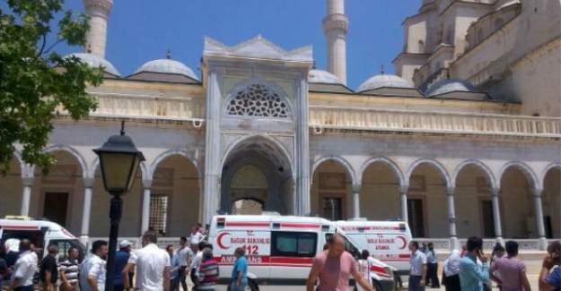Adana'da cuma namazında canlı bomba paniği