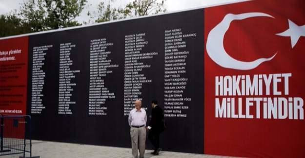 Taksim Meydan'ına darbede şehit olanların isimleri yazıldı