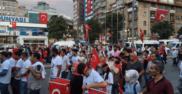 Cumhurbaşkanı Erdoğan, Kızılay'da toplanan vatandaşları Külliyeye davet etti