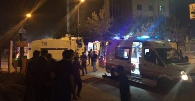 Van'da polis merkezine bomba yüklü araçla saldırı: 3 şehit, 73 yaralı!