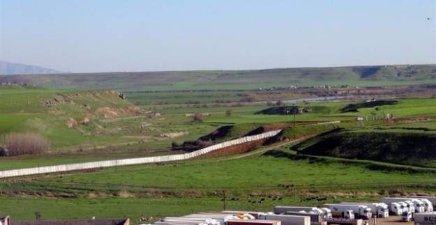 Türkiye-Suriye sınırına 'güvenlik duvarı' kuruluyor