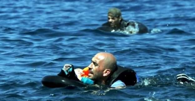 Akdeniz'de göçmen teknesi battı, onlarca kayıp var