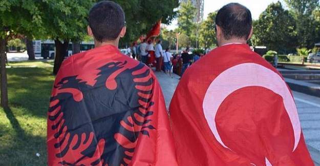 Arnavutluk'tan Türk bayrağı için önemli karar
