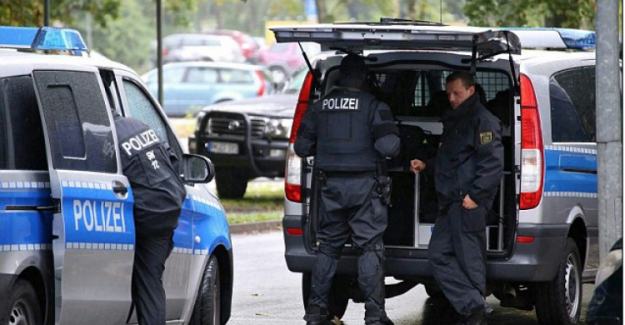 Almanya'da 1.8 tonluk bomba alarmı: On binlerce kişi tahliye edildi