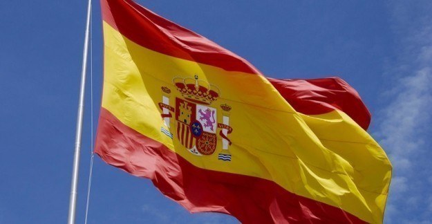 İspanya'dan örnek başörtü kararı
