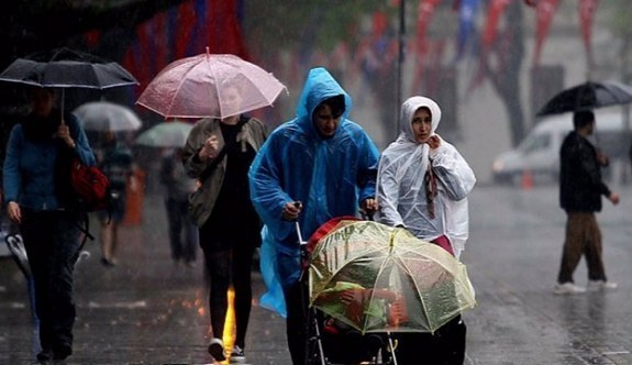 İstanbul'da şiddetli yağış! Sokak iftarları iptal edildi