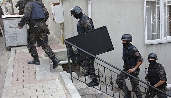 İzmir'de dev operasyon: 297 gözaltı