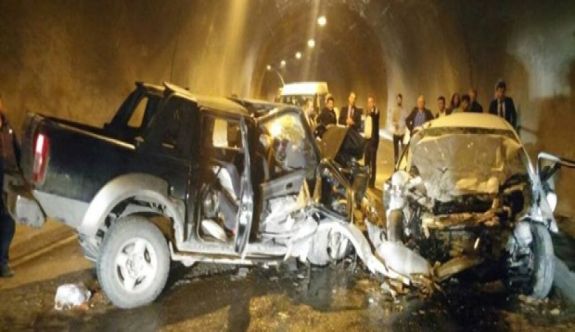 Artvin'de trafik kazası: 3 ölü, 3 yaralı