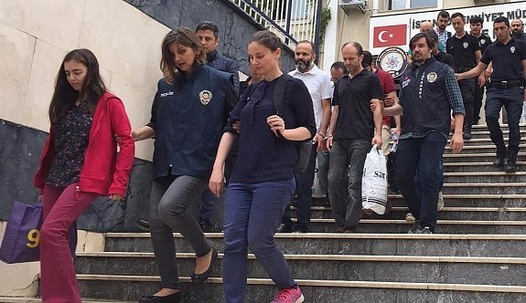 Eski TRT çalışanları FETÖ'den tutuklandı