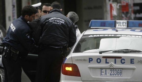 İnterpol tarafından aranan suçlu Yunanistan'da yakalandı