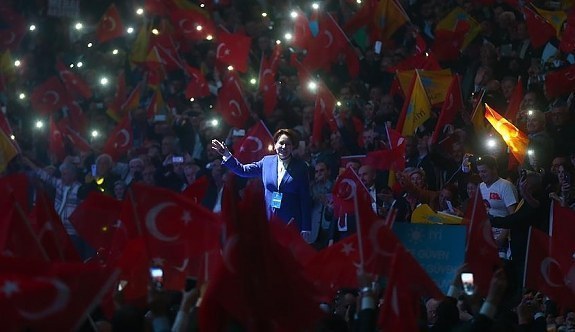 İYİ Parti'nin 1. Olağanüstü Kurultayı başladı! Meral Akşener...