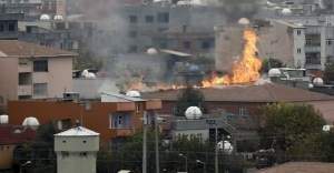 Cizre'de PKK'lılar 2 okulu ateşe verdi