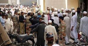 Pakistan'da bombalı saldırı: 10 ölü