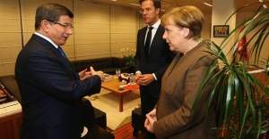 Başbakan Davutoğlu’ndan Merkel ve Rutte'ye pide ikramı