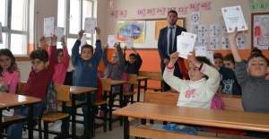 Bitlis'in Tatvan ilçesi Kırkbulak Köyü öğrencileri kitap yazdı.