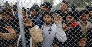 Yunanistan Suriyeli sığınmacıların gönderimini erteledi