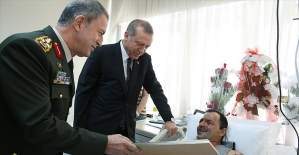 Cumhurbaşkanı Erdoğan Binbaşı Necmettin Tetik'i GATA'da ziyaret etti
