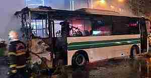 Adana'da seyir halindeki otobüs alev aldı