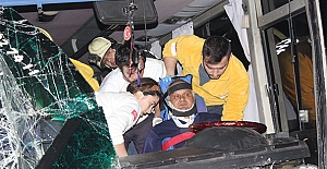 Denizli'de öğrenci servisi kaza yaptı, 25 yaralı
