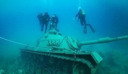 Antalya'da 45 tonluk tank 5 metre derinlikte