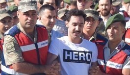 'Hero' yazılı tişört giyen darbecinin avukatı tutuklandı