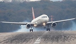 Ankara-Kars seferini yapan yolcu uçağı Erzurum'a iniş yaptı