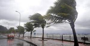 Antalya'da sağanak yağış şehri olumsuz etkiledi