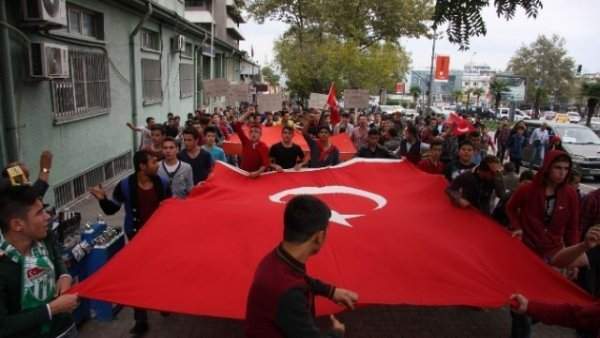 Türkiye Şehitlerini Anıyor